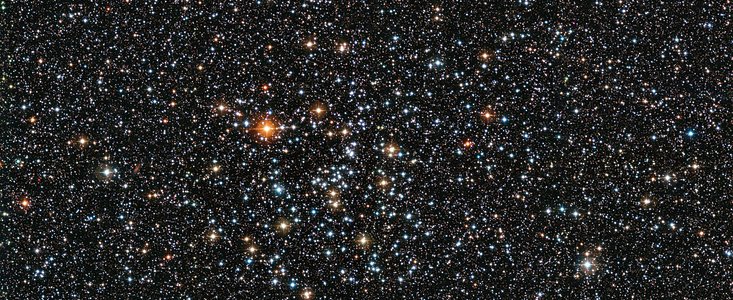El rico cúmulo estelar IC 4651 