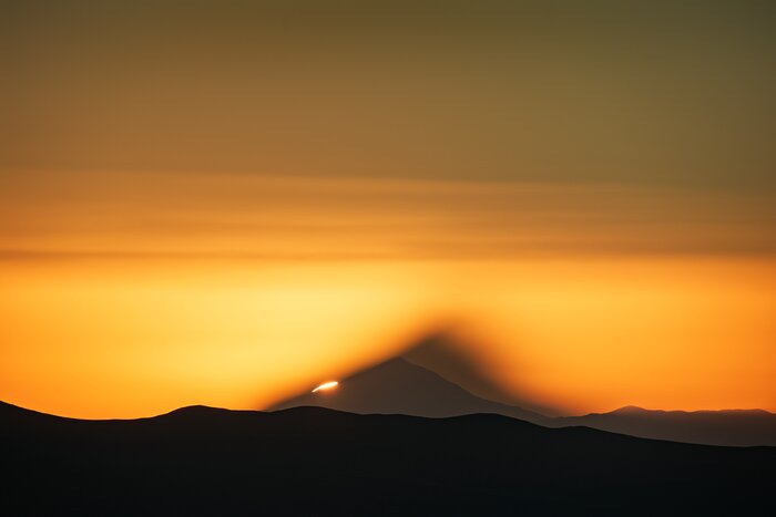 Ein vulkanischer Sonnenaufgang