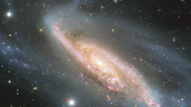 Schwenk über NGC 3981
